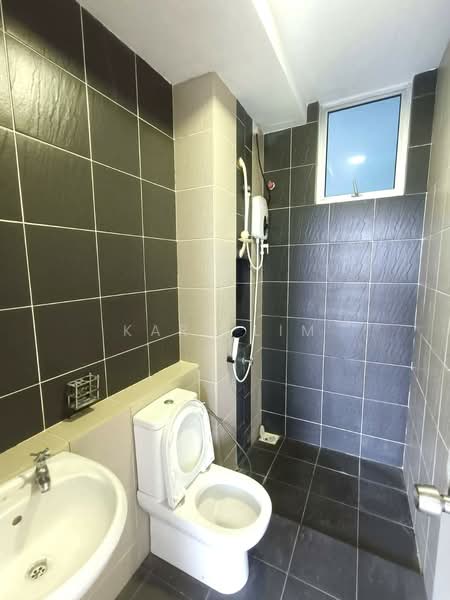 Pangsapuri untuk Dijual di D'Rich Executive Suites - Karl Lim - Bathroom - PropertyGuru.com.my