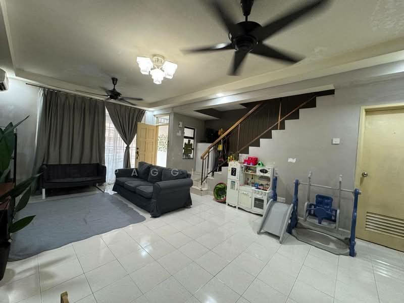 2-storey Terraced House for Sale in Taman Sri Pulai Perdana (Skudai) - Paggie Tee - Living Room - PropertyGuru.com.my