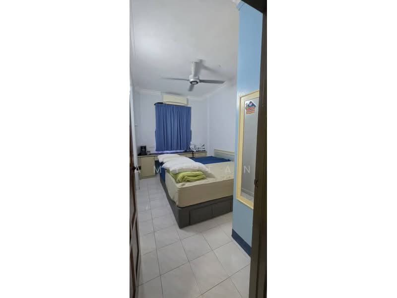Pangsapuri untuk Dijual di Desa Permai Indah Apartment - Amy Tan - Bedroom - PropertyGuru.com.my