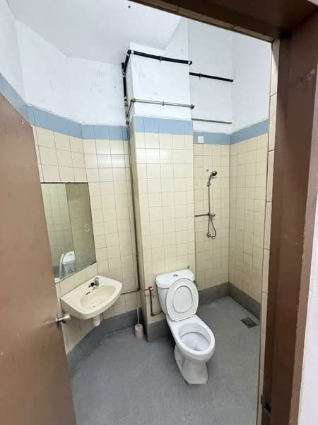 Rumah Teres 3 Tingkat untuk Disewa di Bukit Jambul (Penang) - Sherlene Choo - Bathroom - PropertyGuru.com.my