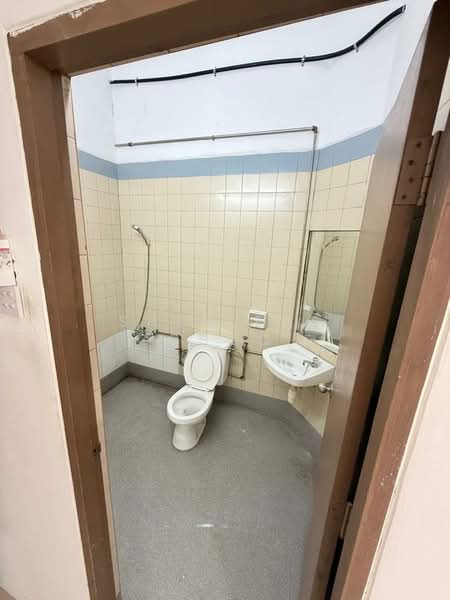 Rumah Teres 3 Tingkat untuk Disewa di Bukit Jambul (Penang) - Sherlene Choo - Bathroom - PropertyGuru.com.my