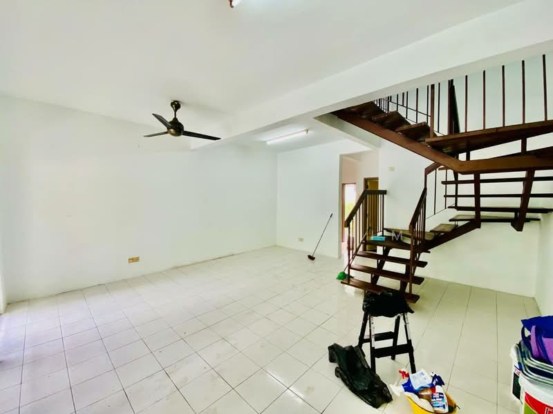2-storey Terraced House for Sale in Taman Lestari Putra (Seri Kembangan) - Azli Ibrahim - Living Room - PropertyGuru.com.my