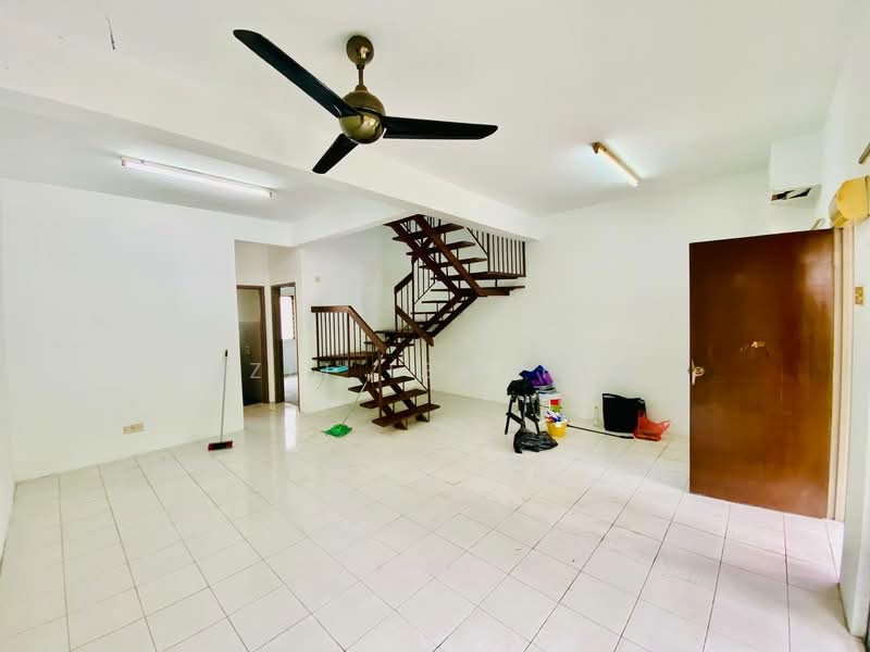 2-storey Terraced House for Sale in Taman Lestari Putra (Seri Kembangan) - Azli Ibrahim - Living Room - PropertyGuru.com.my