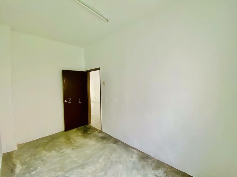2-storey Terraced House for Sale in Taman Lestari Putra (Seri Kembangan) - Azli Ibrahim - Interior - PropertyGuru.com.my