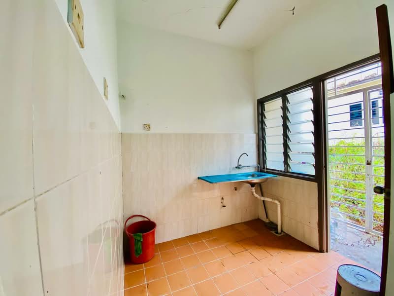 2-storey Terraced House for Sale in Taman Lestari Putra (Seri Kembangan) - Azli Ibrahim - Kitchen - PropertyGuru.com.my
