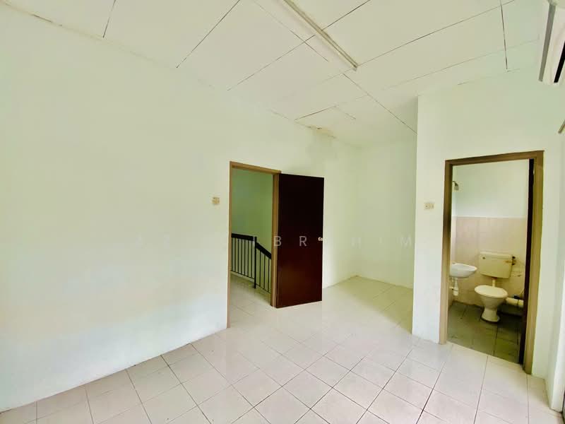 2-storey Terraced House for Sale in Taman Lestari Putra (Seri Kembangan) - Azli Ibrahim - Interior - PropertyGuru.com.my