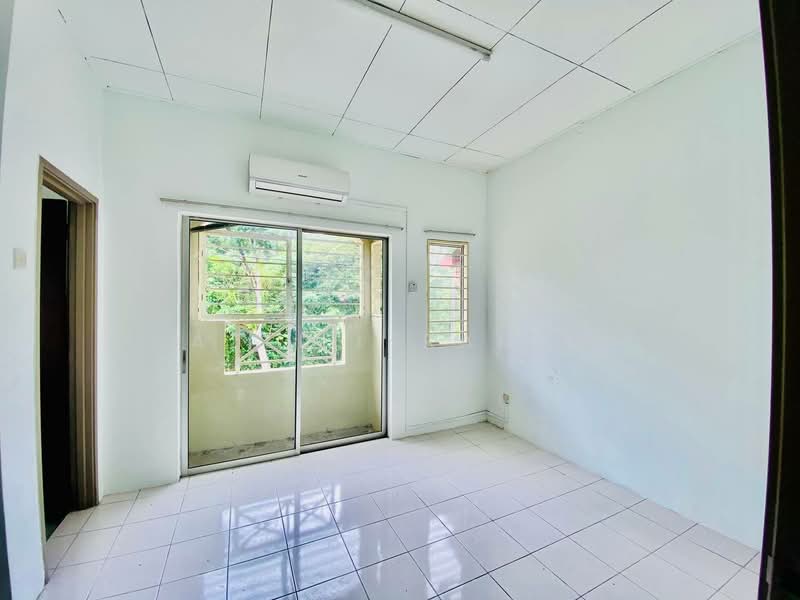 2-storey Terraced House for Sale in Taman Lestari Putra (Seri Kembangan) - Azli Ibrahim - Interior - PropertyGuru.com.my