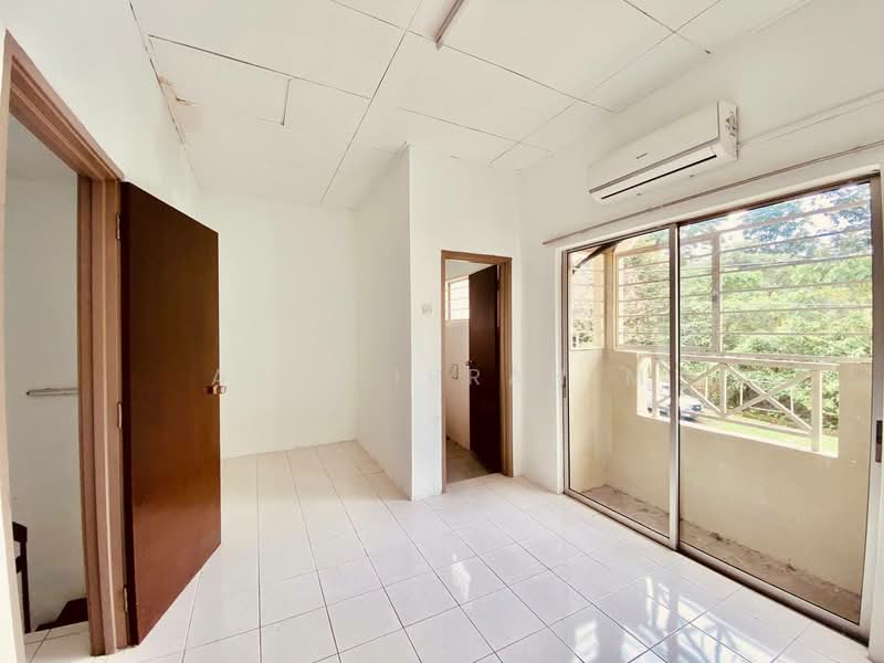 2-storey Terraced House for Sale in Taman Lestari Putra (Seri Kembangan) - Azli Ibrahim - Interior - PropertyGuru.com.my