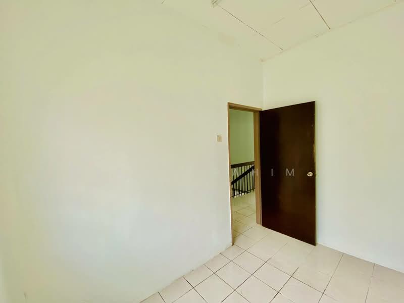 2-storey Terraced House for Sale in Taman Lestari Putra (Seri Kembangan) - Azli Ibrahim - Interior - PropertyGuru.com.my