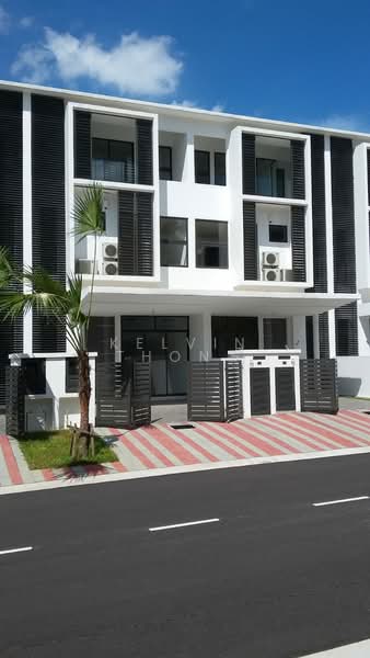 Rumah Teres 3 Tingkat untuk Dijual di Taman Puncak Jalil (Seri Kembangan) - Kelvin Thong - Exterior - PropertyGuru.com.my