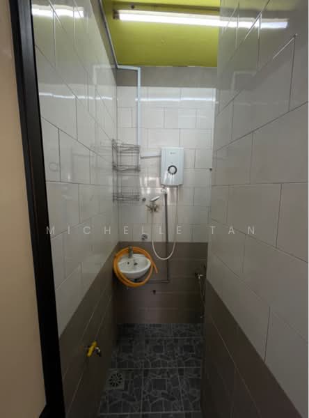 Kondominium untuk Dijual di Teratai Mewah Condominium - Michelle Tan - Bathroom - PropertyGuru.com.my