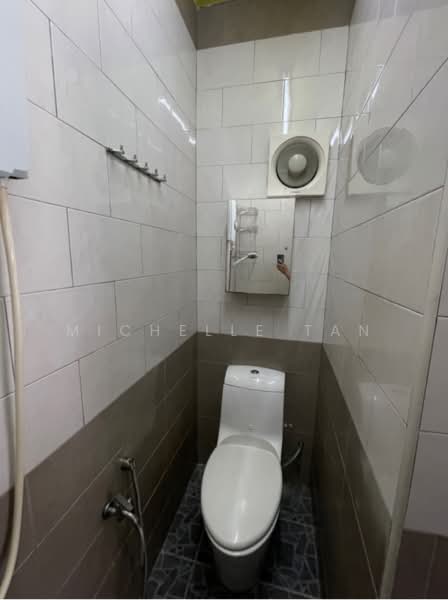 Kondominium untuk Dijual di Teratai Mewah Condominium - Michelle Tan - Bathroom - PropertyGuru.com.my