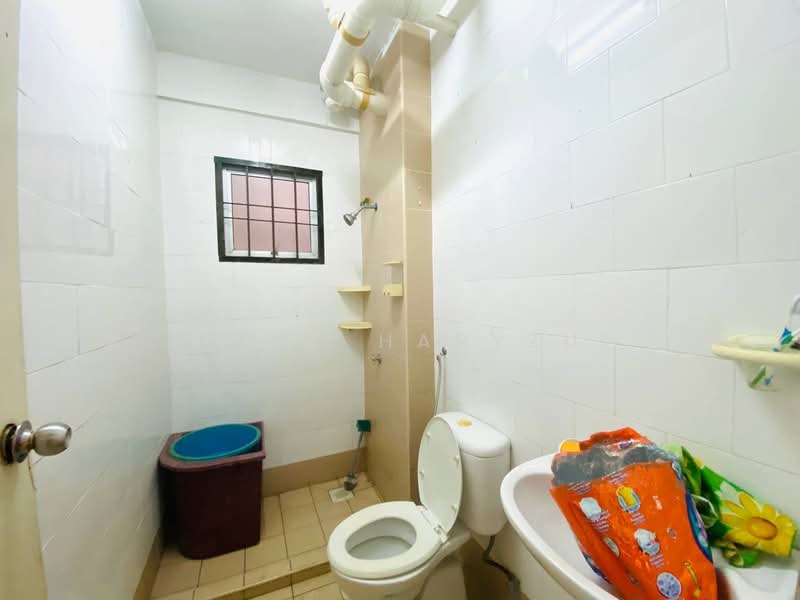 Residential Land for Sale in Seri Kembangan (Selangor) - Jimmy Haryzul - Bathroom - PropertyGuru.com.my
