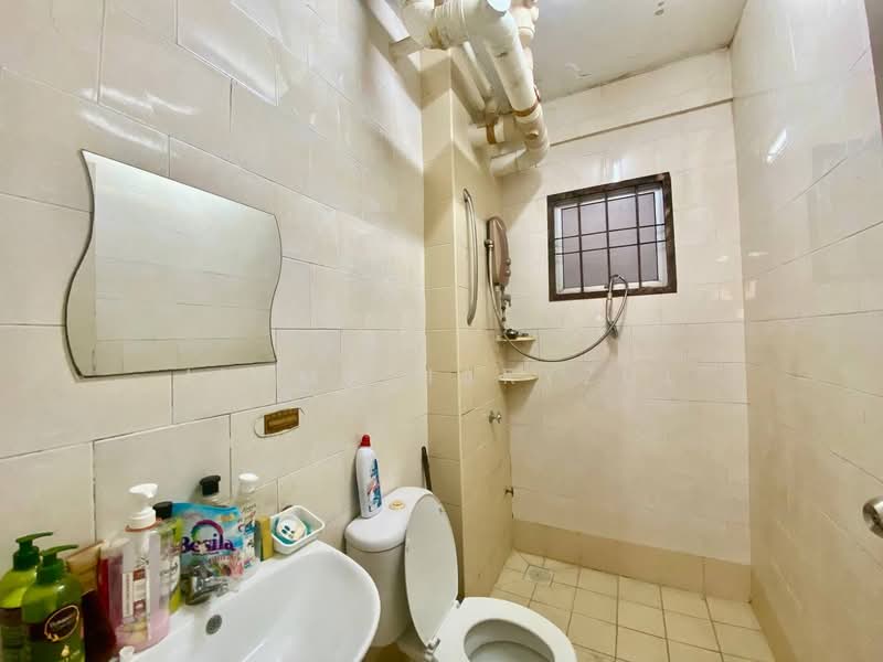 Residential Land for Sale in Seri Kembangan (Selangor) - Jimmy Haryzul - Bathroom - PropertyGuru.com.my