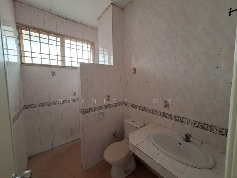 Rumah Teres 2 Tingkat untuk Dijual di Bandar Puteri Puchong (Puchong) - Shanice Low - Bathroom - PropertyGuru.com.my