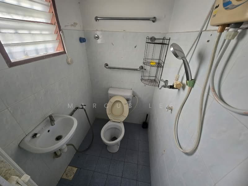 2-storey Terraced House for Sale in Taman Selayang Utama (Selayang) - Marcus Lee - Bathroom - PropertyGuru.com.my
