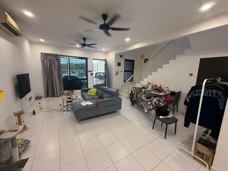 2-storey Terraced House for Sale in Taman Austin Duta (Tebrau) - Eric Lee - Living Room - PropertyGuru.com.my