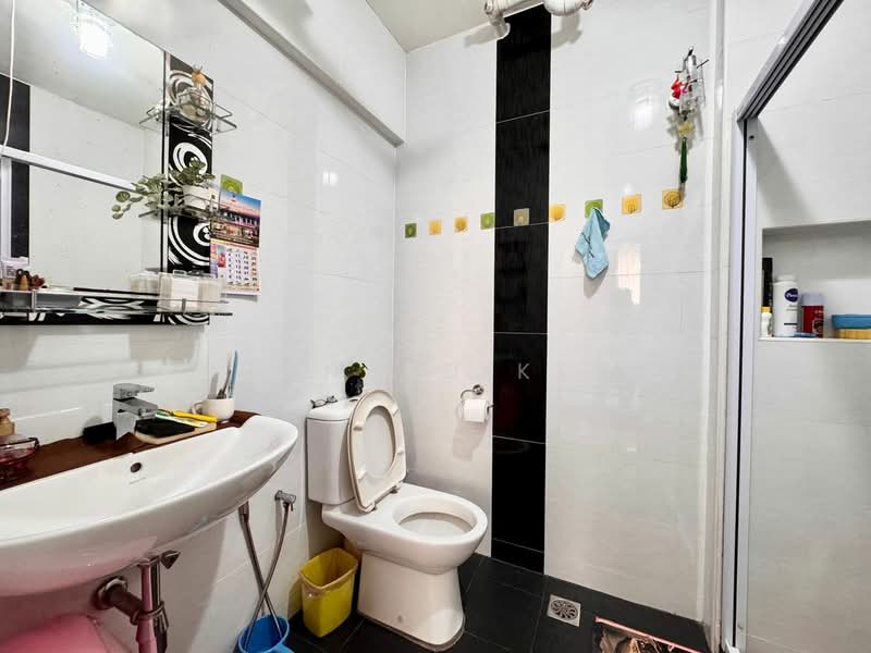 Apartment for Sale at Krystal Heights - Ronald Kee - Bathroom - PropertyGuru.com.my