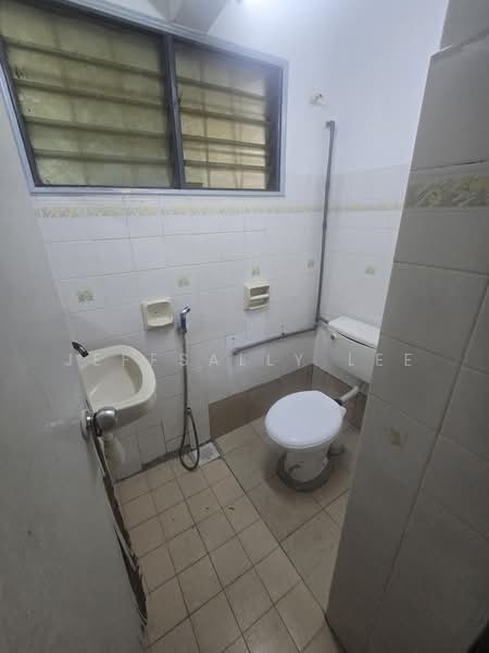 Rumah Teres 2 Tingkat untuk Dijual di Usj 6 (Subang Jaya) - JeffSally Lee - Bathroom - PropertyGuru.com.my