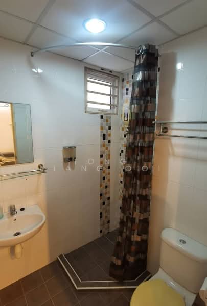 Condominium for Rent at Bayswater Resort Condominium - Tong Liang Ooi - Bathroom - PropertyGuru.com.my