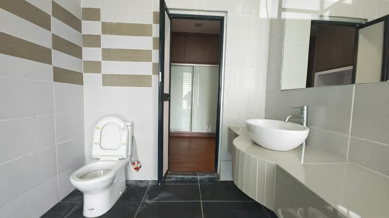 2.5-storey Terraced House for Sale in Taman Sutera Utama (Skudai) - NG ZEN XI - Bathroom - PropertyGuru.com.my