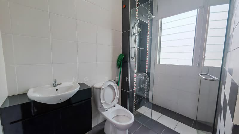 2.5-storey Terraced House for Sale in Taman Sutera Utama (Skudai) - NG ZEN XI - Bathroom - PropertyGuru.com.my