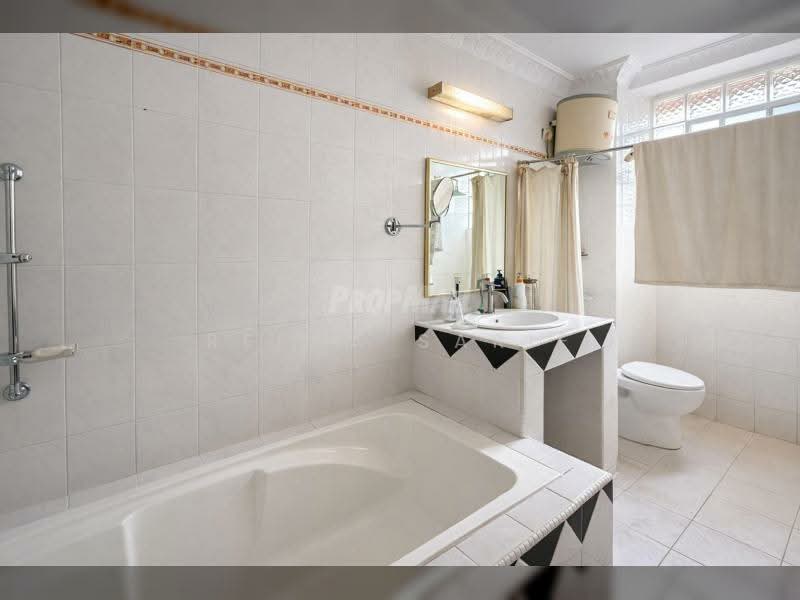2-storey Terraced House for Sale in Subang Jaya (Selangor) - Reena Sarif - Bathroom - PropertyGuru.com.my