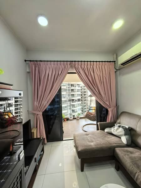 Kondominium untuk Dijual di Royal Strand @ Country Garden Danga Bay - NG ZEN XI - Living Room - PropertyGuru.com.my