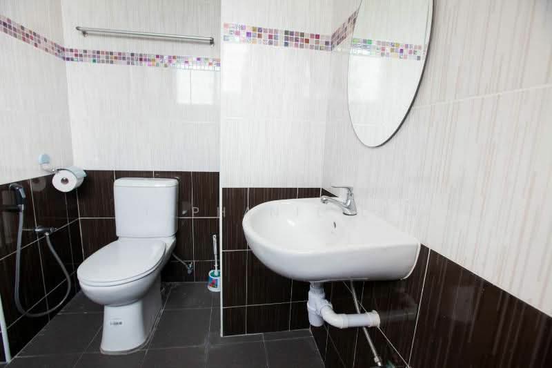 Apartment for Sale at Bayu Emas Apartments - Stephanie Lim - Bathroom - PropertyGuru.com.my