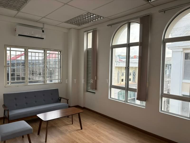 Pejabat untuk Disewa di Taman Putra Damai (Ara Damansara) - Peter Tan - Living Room - PropertyGuru.com.my