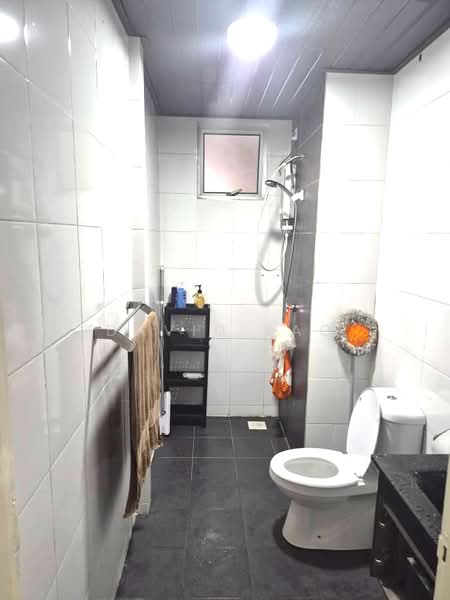 Servis Apartment untuk Disewa di Maxim Citylights - David Lao - Bathroom - PropertyGuru.com.my