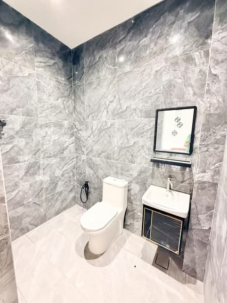 Rumah Teres 2 Tingkat untuk Dijual di Puchong (Selangor) - Azizirrahim . - Bathroom - PropertyGuru.com.my