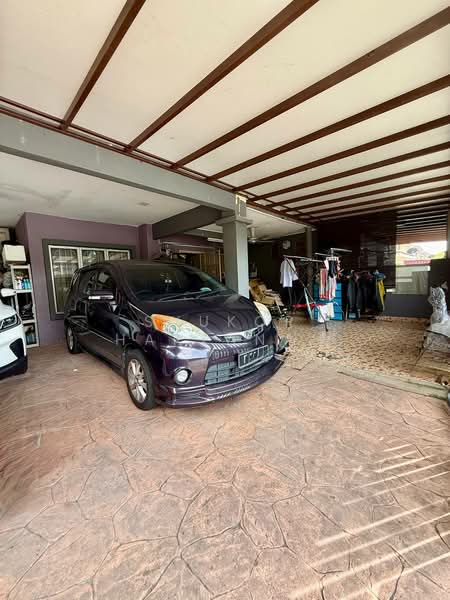 Semi-Detached House for Sale in Rawang (Selangor) - Syukor Hartanah - Car Park - PropertyGuru.com.my