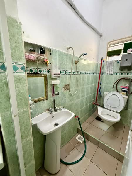Semi-Detached House for Sale in Rawang (Selangor) - Syukor Hartanah - Bathroom - PropertyGuru.com.my