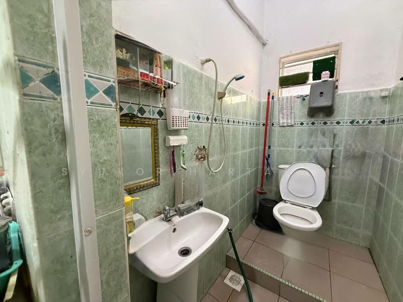 Semi-Detached House for Sale in Rawang (Selangor) - Syukor Hartanah - Bathroom - PropertyGuru.com.my