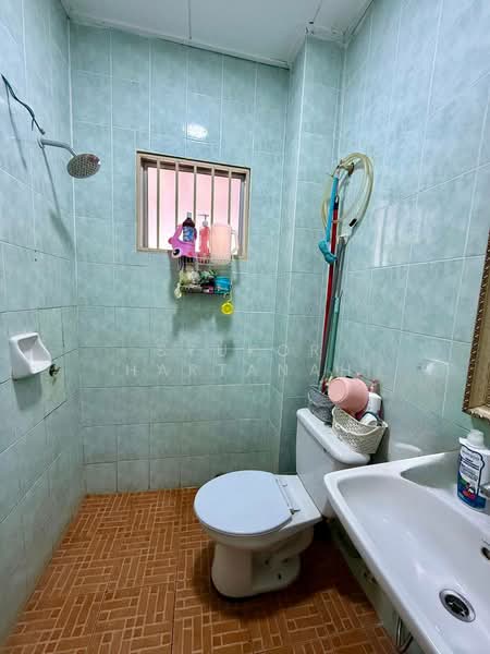 Semi-Detached House for Sale in Rawang (Selangor) - Syukor Hartanah - Bathroom - PropertyGuru.com.my