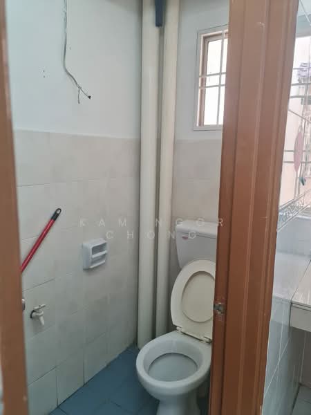 Pangsapuri untuk Disewa di Pangsapuri Adalia - Kam Ngor Chong - Bathroom - PropertyGuru.com.my