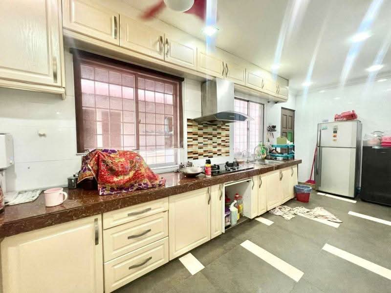 2-storey Terraced House for Sale in Shah Alam (Selangor) - Reena Sarif - Kitchen - PropertyGuru.com.my