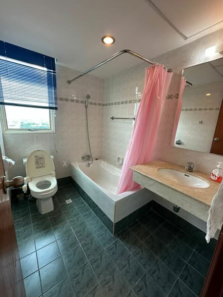 Condominium for Rent at Gurney Beach Resort - Xinnee . - Bathroom - PropertyGuru.com.my