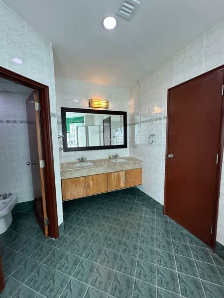Condominium for Rent at Gurney Beach Resort - Xinnee . - Bathroom - PropertyGuru.com.my
