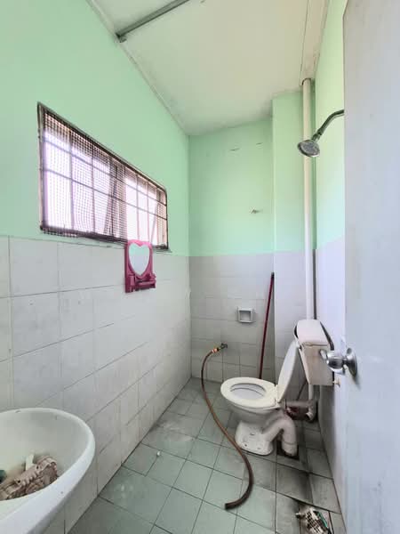 2-storey Terraced House for Sale in Taman Puncak Jalil (Seri Kembangan) - Wendy Chin - Bathroom - PropertyGuru.com.my