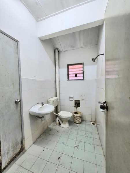 2-storey Terraced House for Sale in Taman Puncak Jalil (Seri Kembangan) - Wendy Chin - Bathroom - PropertyGuru.com.my