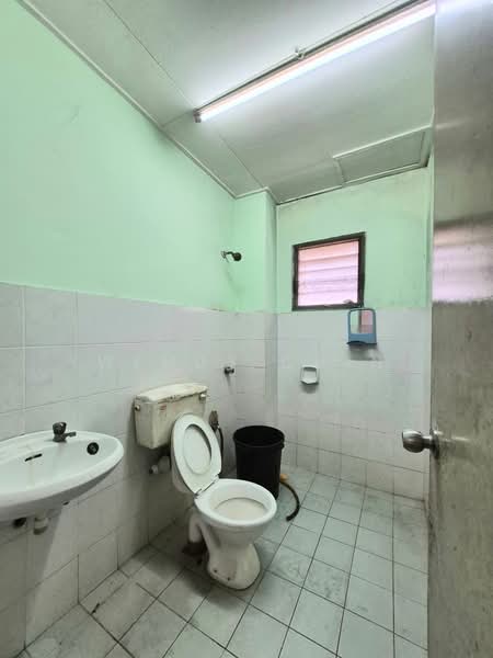 2-storey Terraced House for Sale in Taman Puncak Jalil (Seri Kembangan) - Wendy Chin - Bathroom - PropertyGuru.com.my
