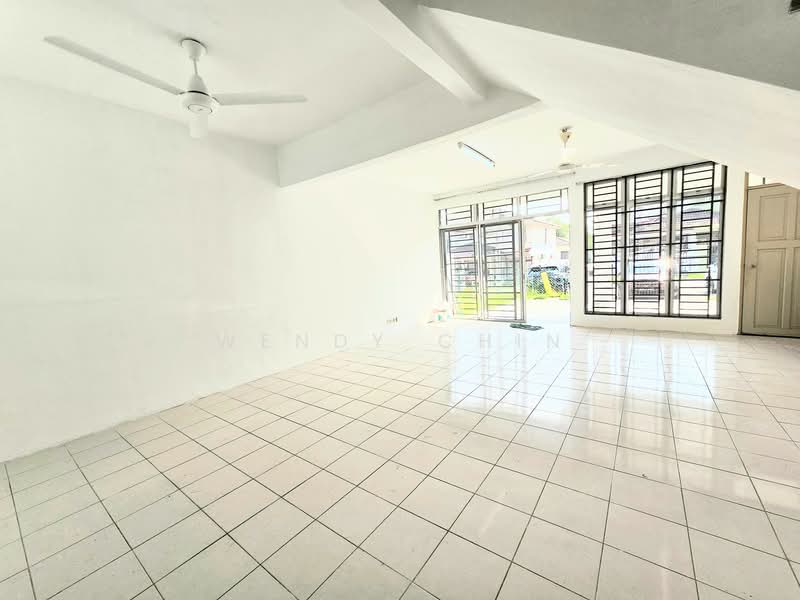 2-storey Terraced House for Sale in Taman Puncak Jalil (Seri Kembangan) - Wendy Chin - Living Room - PropertyGuru.com.my