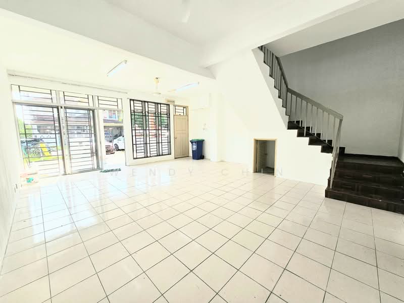 2-storey Terraced House for Sale in Taman Puncak Jalil (Seri Kembangan) - Wendy Chin - Living Room - PropertyGuru.com.my