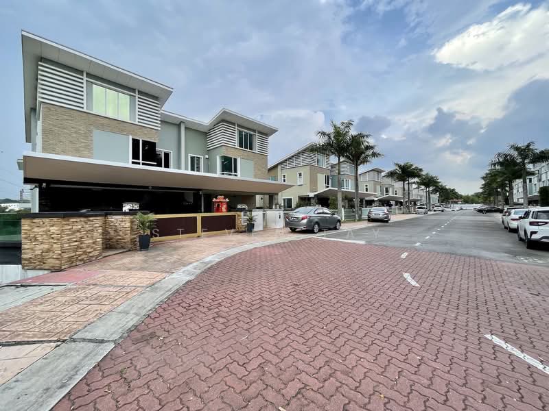 Rumah Berkembar untuk Dijual di Seri Kembangan (Selangor) - Steven Tay - Exterior - PropertyGuru.com.my