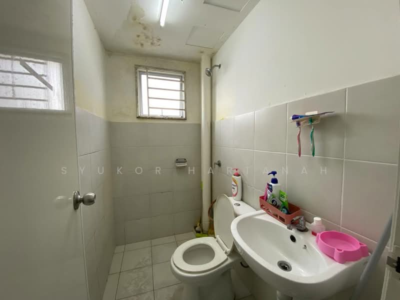 Condominium for Sale at D'Kristal Apartment (Pangsapuri D'Kristal) - Syukor Hartanah - Bathroom - PropertyGuru.com.my
