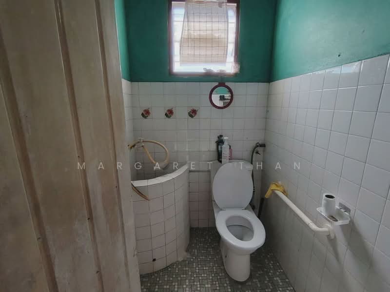 Rumah Teres 1 Tingkat untuk Dijual di Seksyen 14 (Petaling Jaya) - Margaret Than - Bathroom - PropertyGuru.com.my