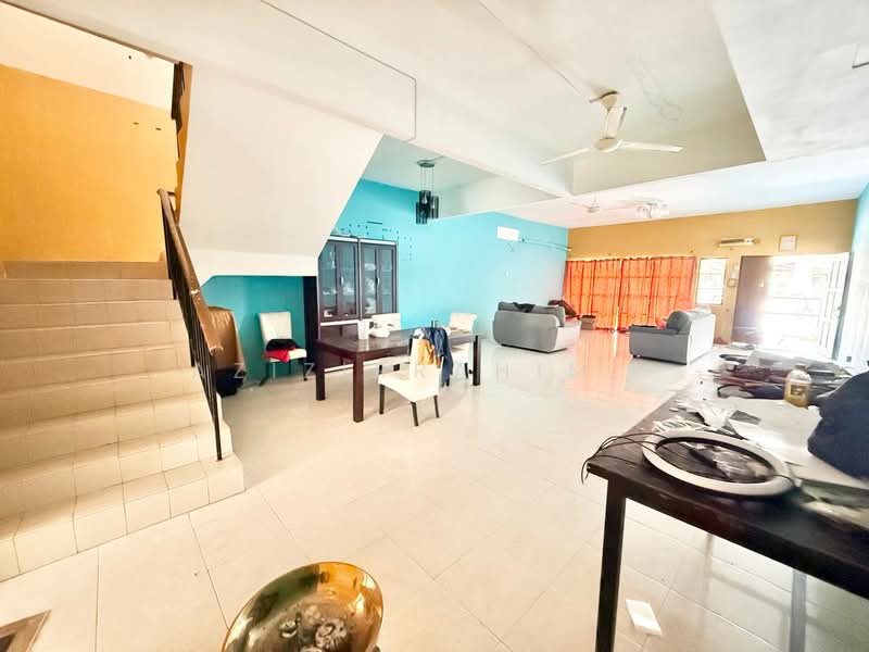 Rumah Teres 2 Tingkat untuk Dijual di Puchong (Selangor) - Azizirrahim . - Living Room - PropertyGuru.com.my