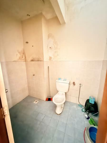 Rumah Teres 2 Tingkat untuk Dijual di Puchong (Selangor) - Azizirrahim . - Bathroom - PropertyGuru.com.my